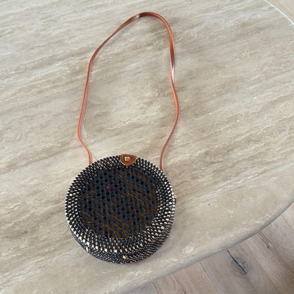 Textured Black and Tan Crossbody Bag with Elegant Design